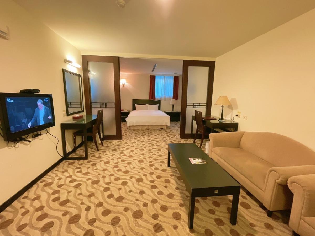 Herkang Hotel Taichung Extérieur photo