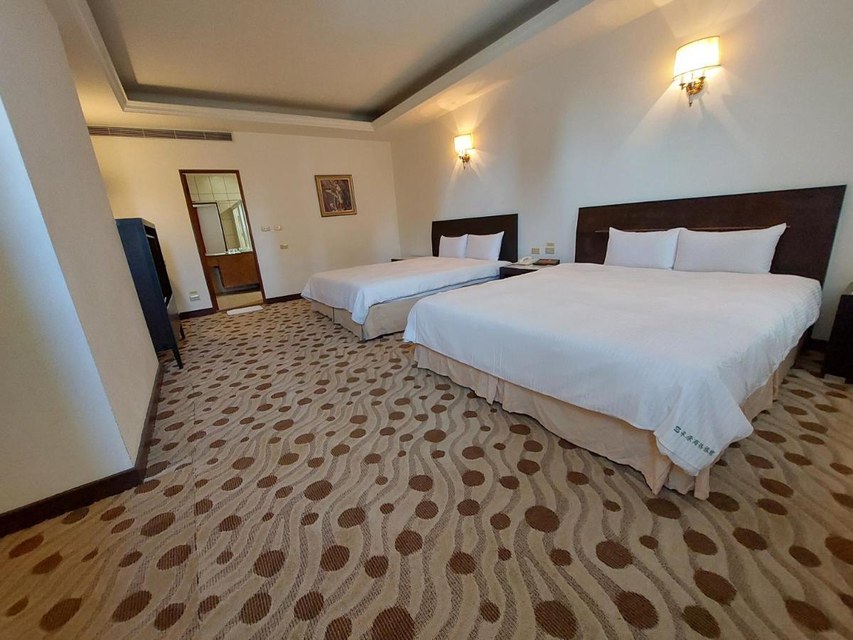 Herkang Hotel Taichung Extérieur photo