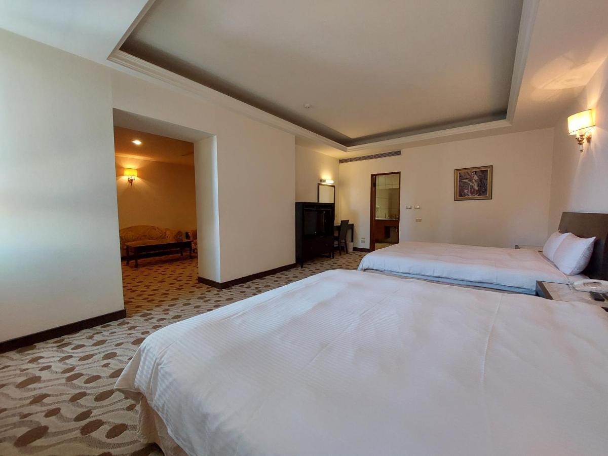 Herkang Hotel Taichung Extérieur photo