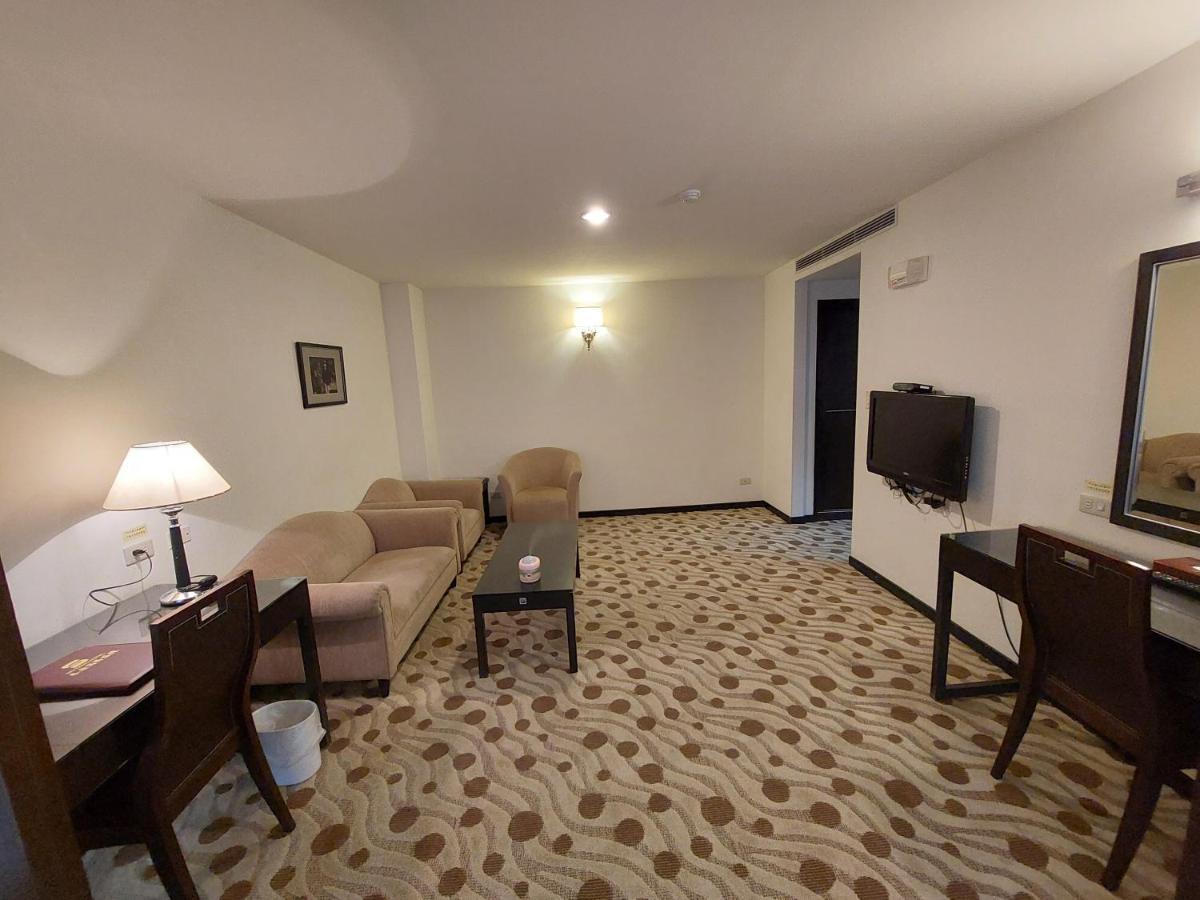 Herkang Hotel Taichung Extérieur photo