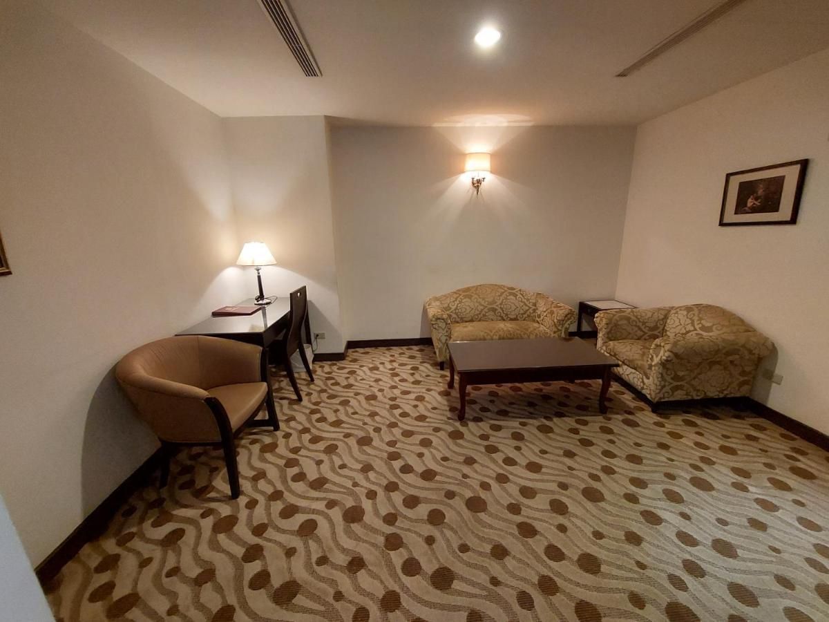 Herkang Hotel Taichung Extérieur photo