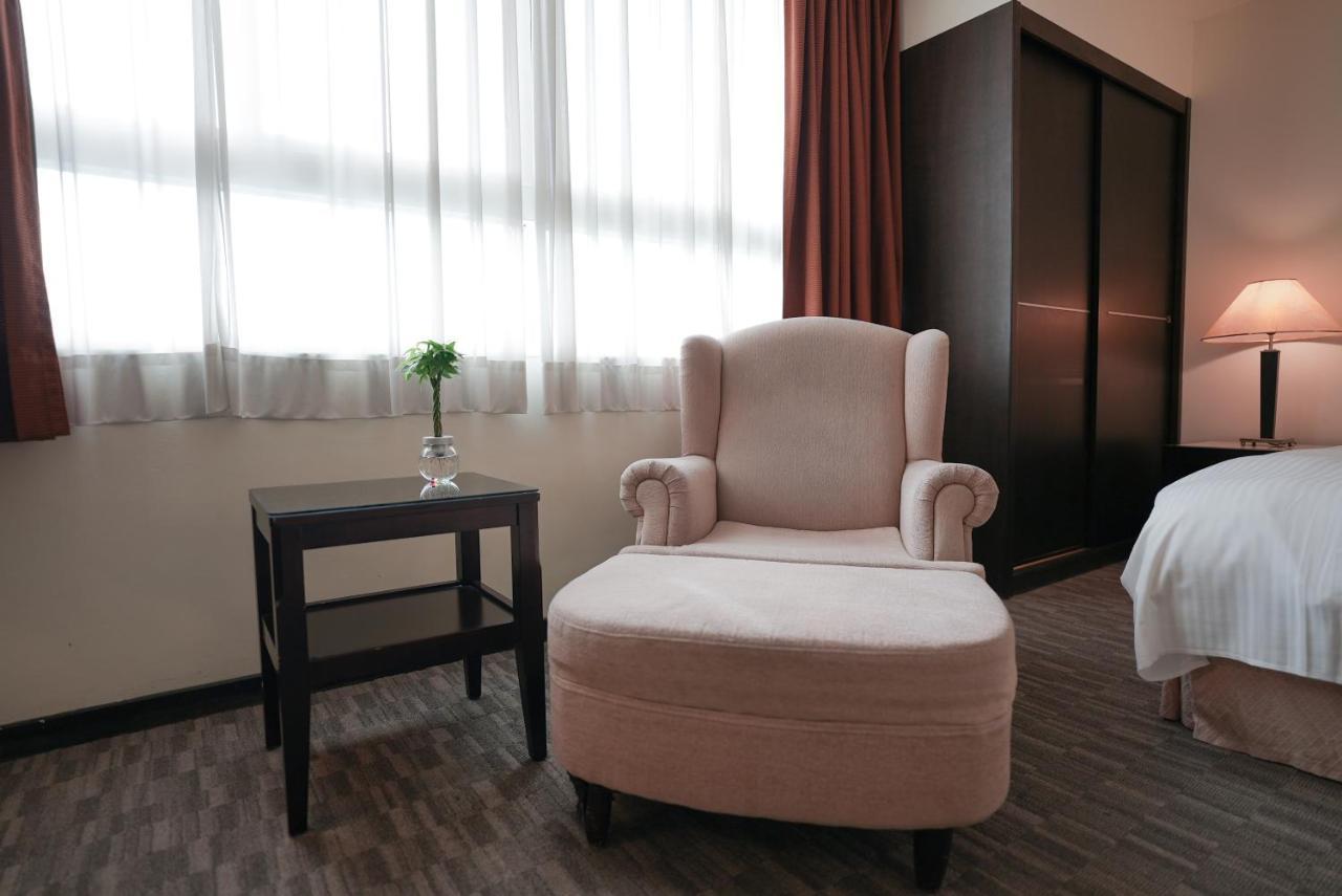 Herkang Hotel Taichung Extérieur photo
