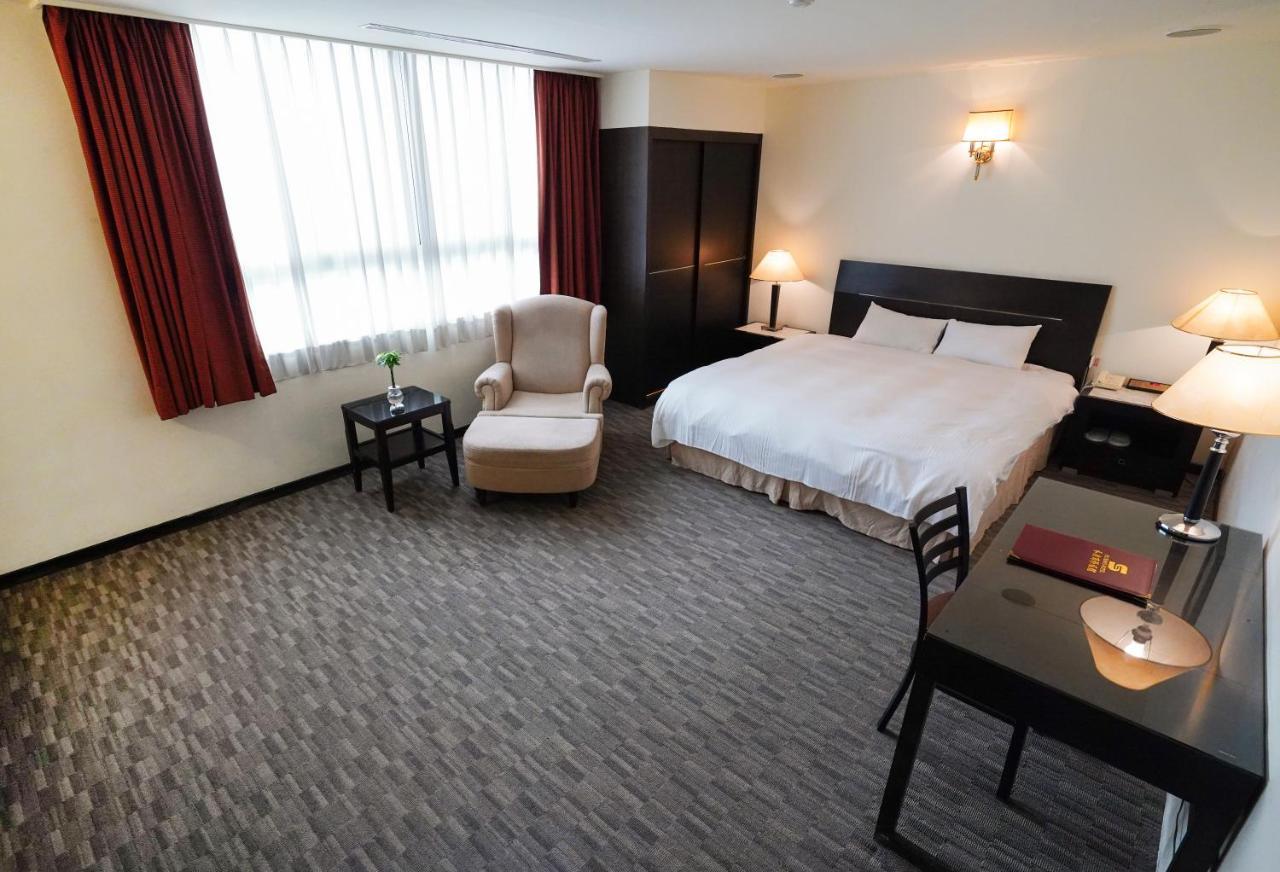 Herkang Hotel Taichung Extérieur photo
