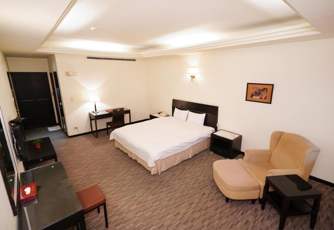 Herkang Hotel Taichung Extérieur photo