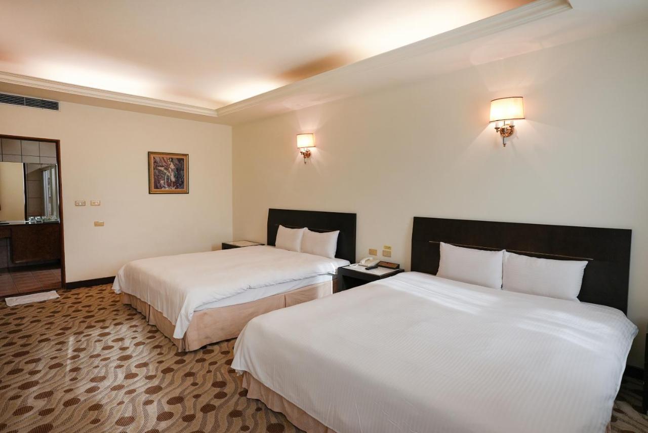 Herkang Hotel Taichung Extérieur photo