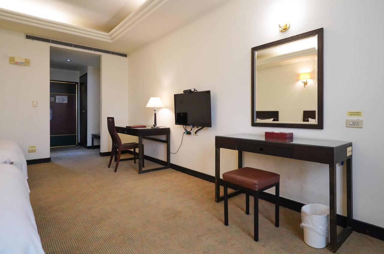 Herkang Hotel Taichung Extérieur photo