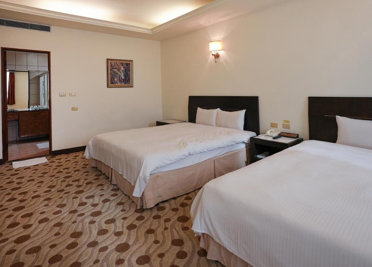 Herkang Hotel Taichung Extérieur photo