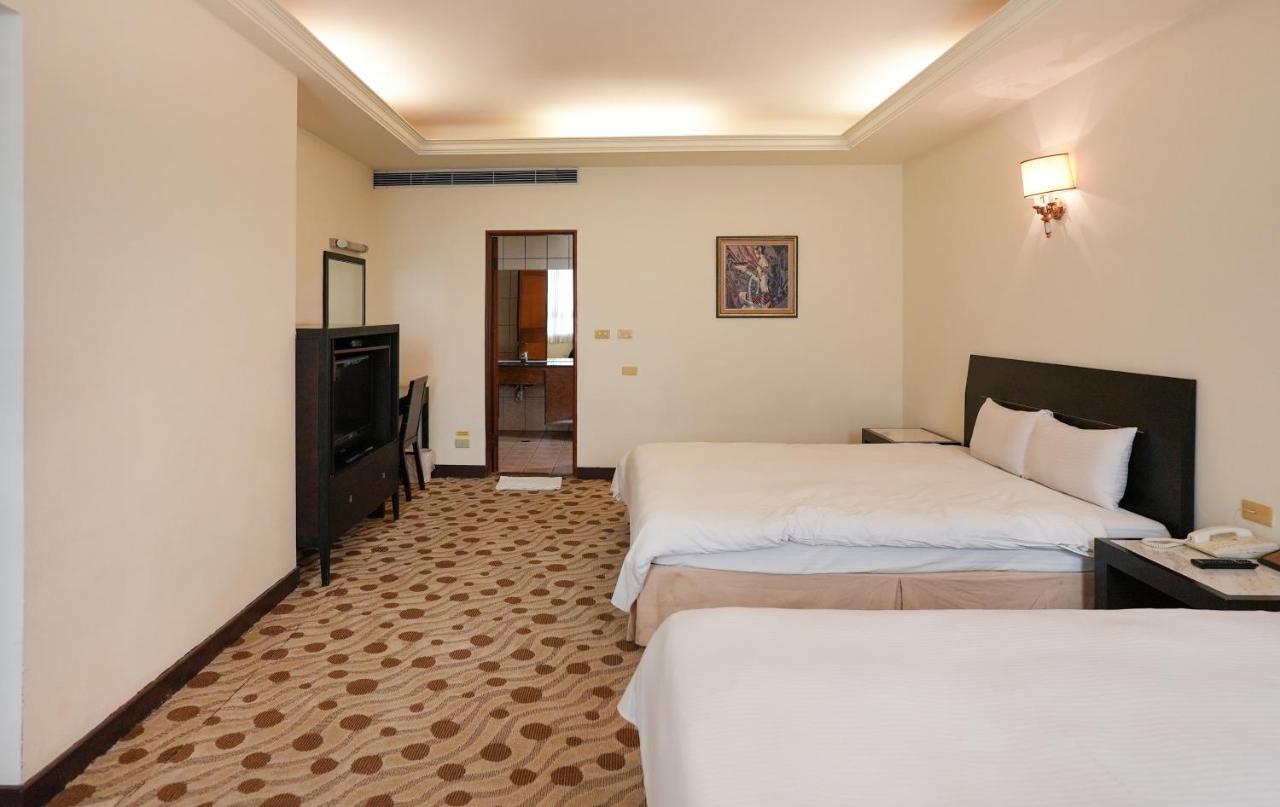 Herkang Hotel Taichung Extérieur photo