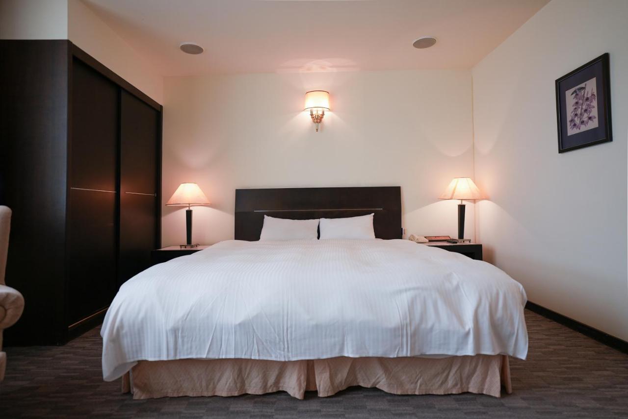 Herkang Hotel Taichung Extérieur photo