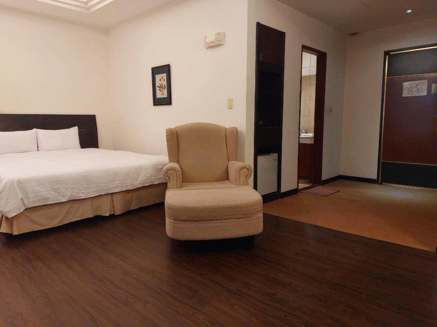 Herkang Hotel Taichung Extérieur photo