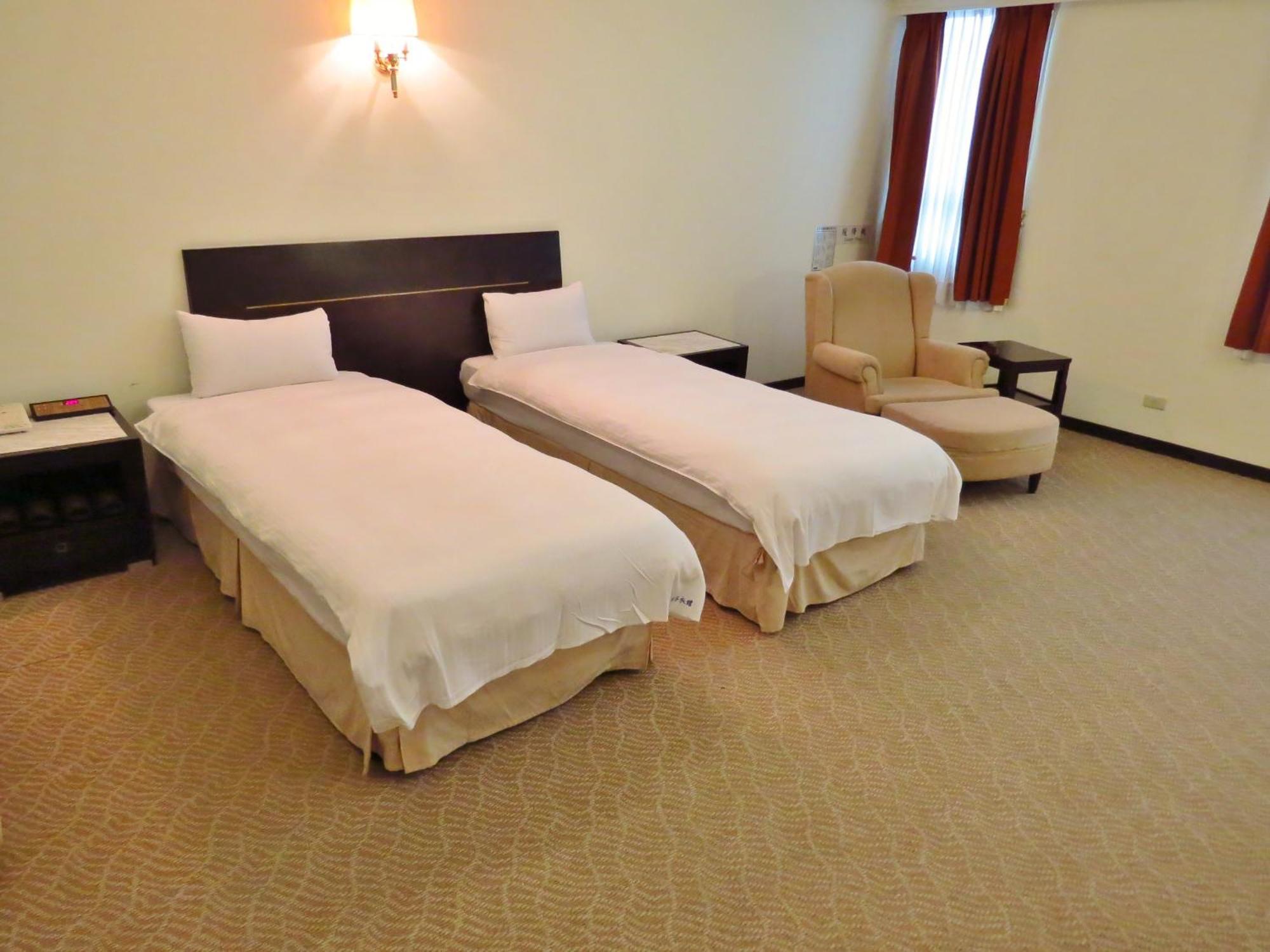 Herkang Hotel Taichung Extérieur photo